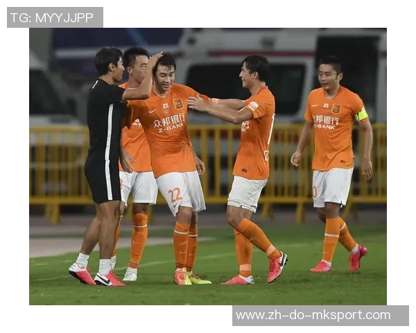 2014中超第21轮恒大与泰达激战球员意外受伤引发关注 2014中超第21轮恒大与泰达激战球员意外受伤引发关注